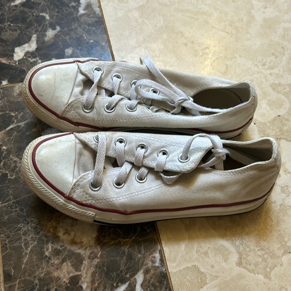 White low top converse - Picture 1 of 7
